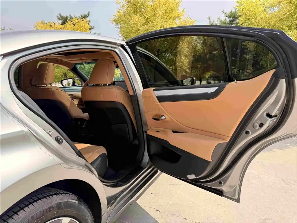 Lexus ES 2025 2025 200 Ultimate Edition
