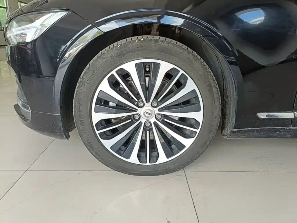 Фото 23 - Volvo S90