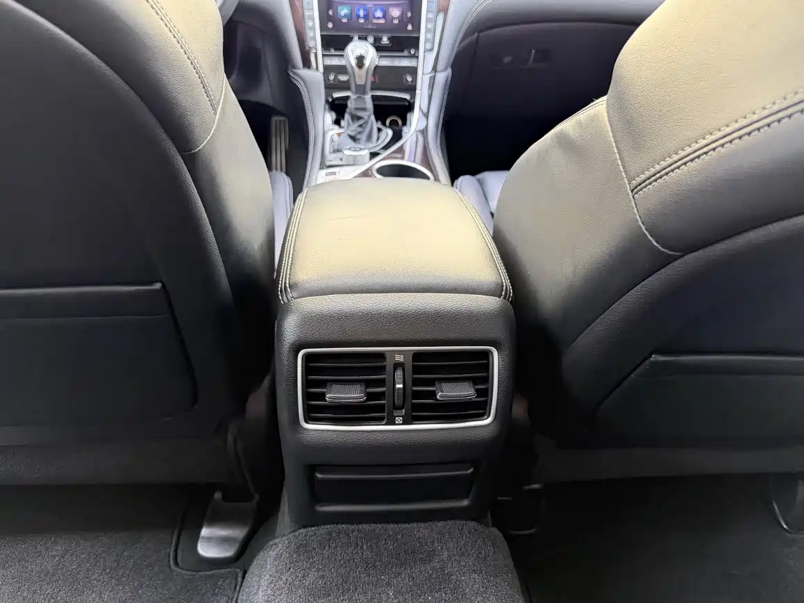 Фото 15 - Infiniti Q50L