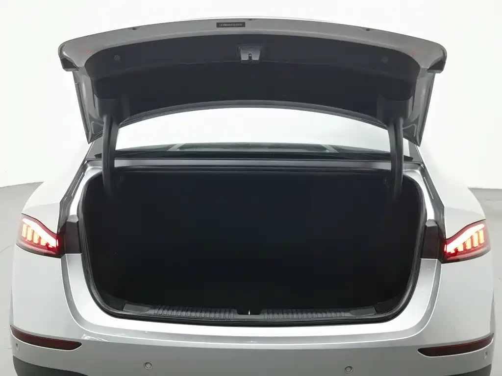 Roewe D7 2023 2023 DMH 125km Flagship Edition