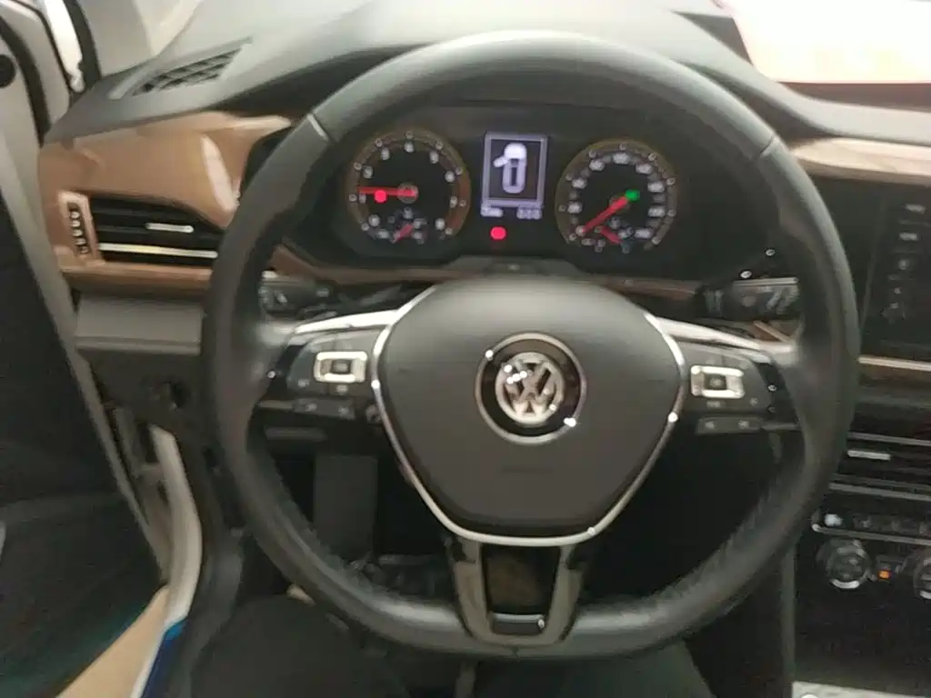 Photo 11 - Volkswagen Tharu