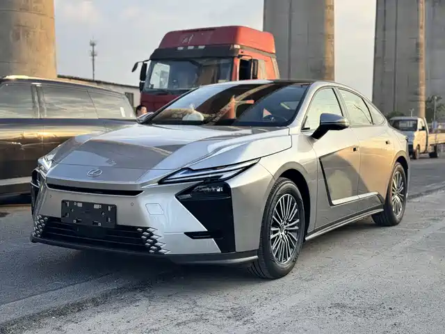 Lexus ES 2025 Model 300h Base Version