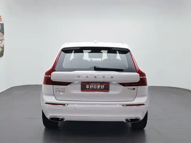Volvo XC60 2020 T5 AWD Inscription Luxury Edition — фото 4
