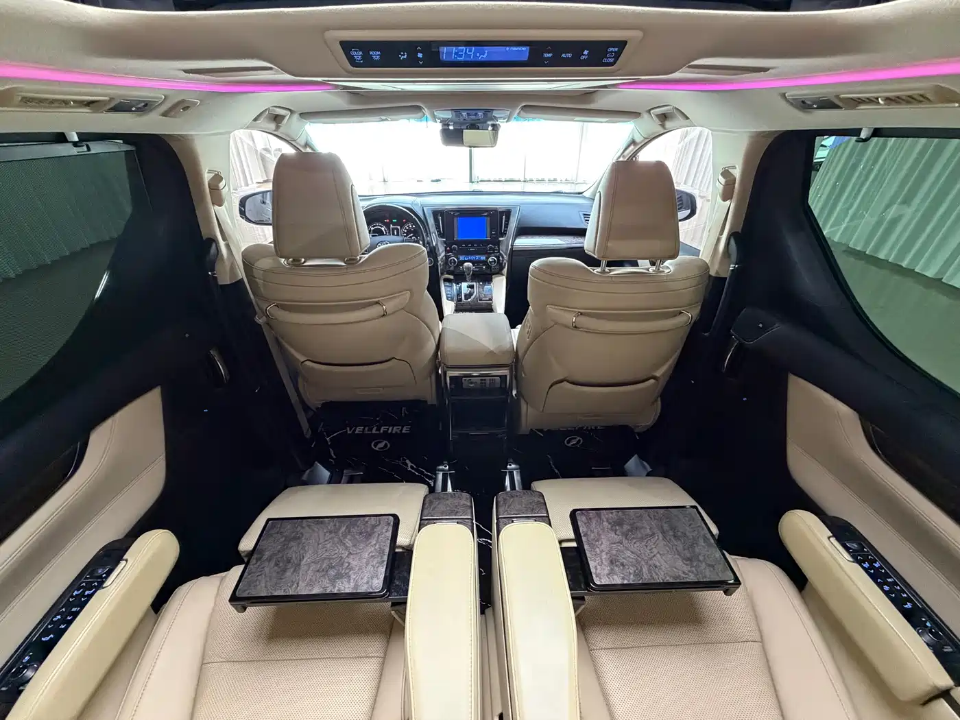 Toyota Vellfire 2019 Hybrid 2.5L HV Premium Edition фото 19