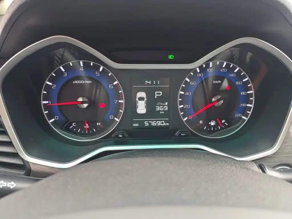 Фото 12 - Geely Vision X3