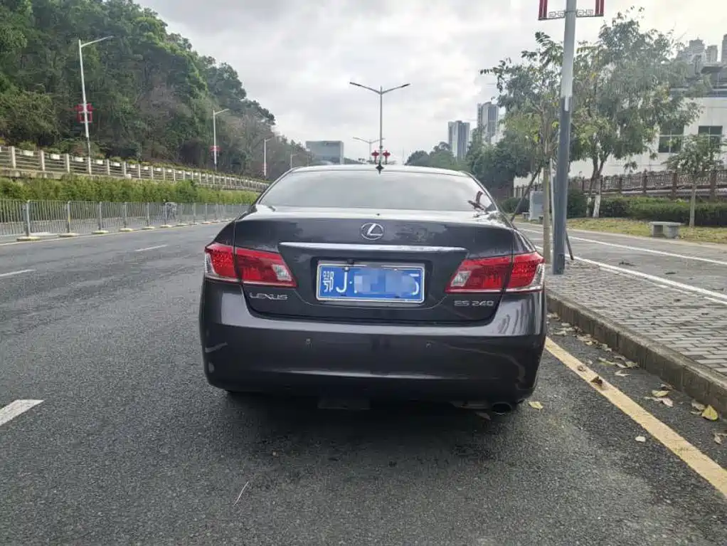 Фото 5 - Lexus ES