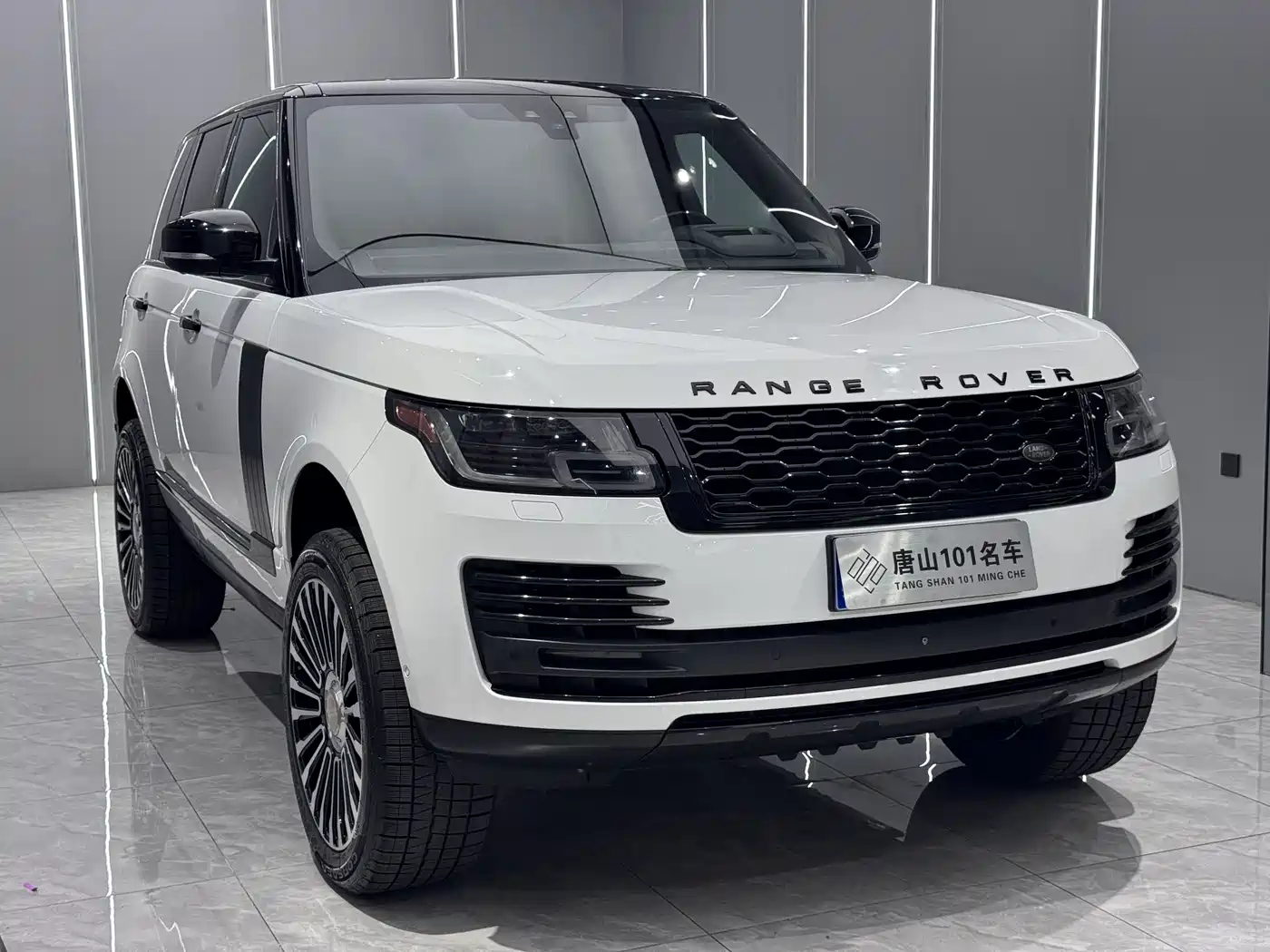 Land Rover Range Rover 2018 3.0 SC V6 Golden Age Edition фото 3