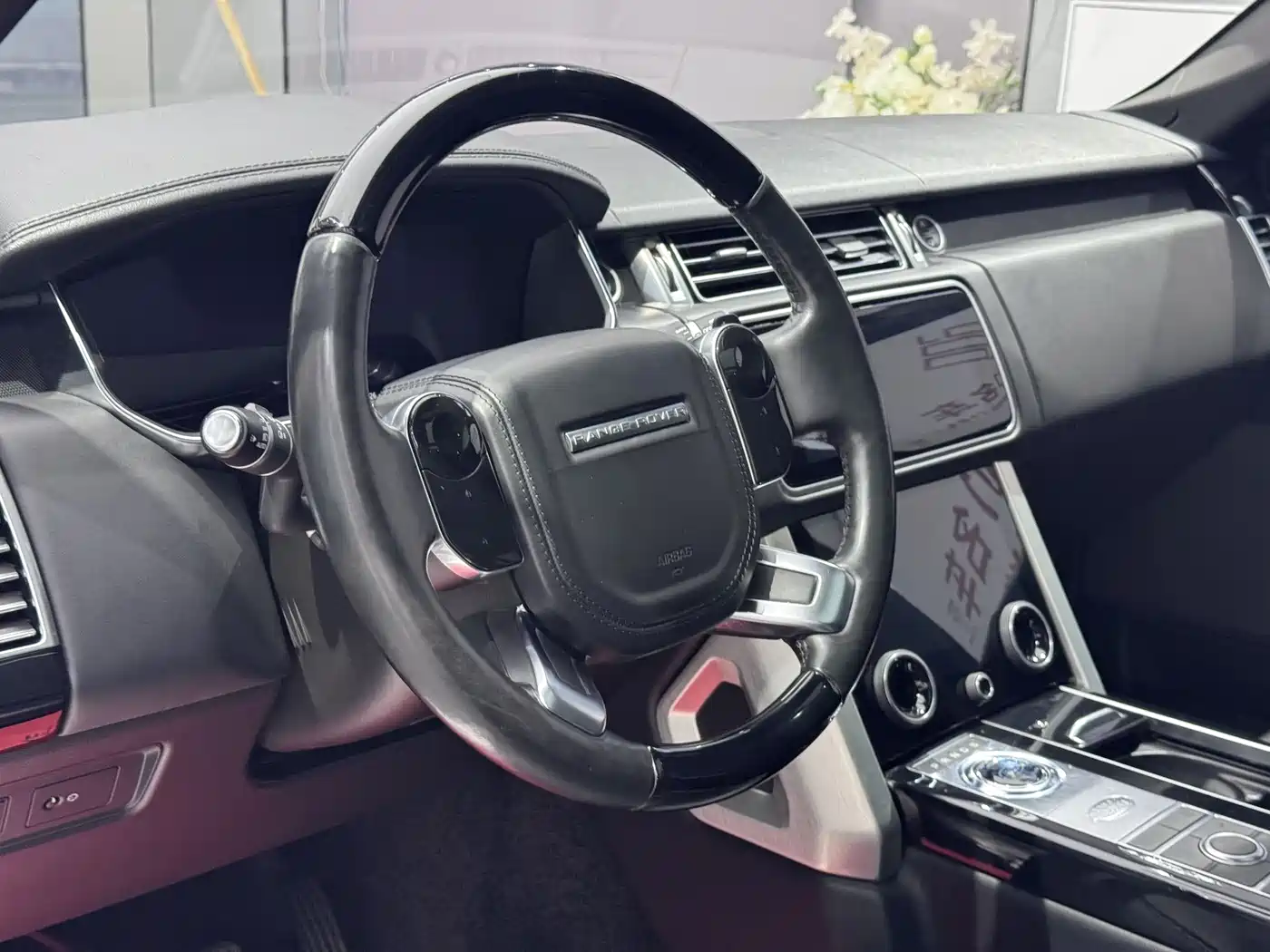 Land Rover Range Rover 2018 3.0 SC V6 Golden Age Edition фото 13