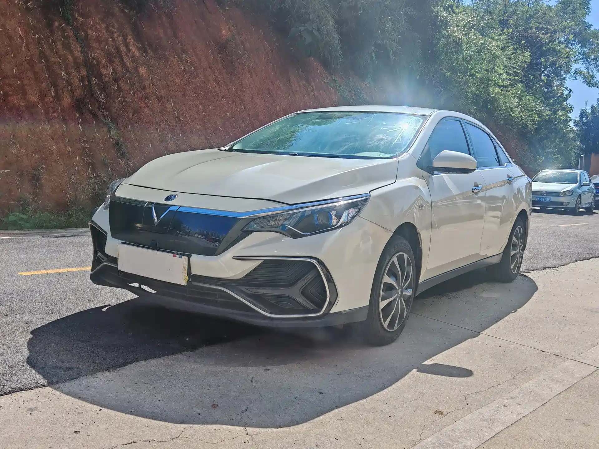 Photo 1 - Venucia D60EV