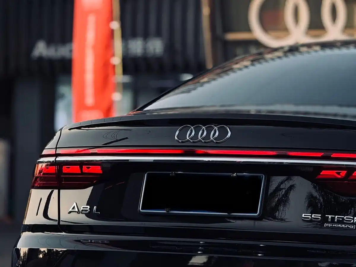 AUDI A8