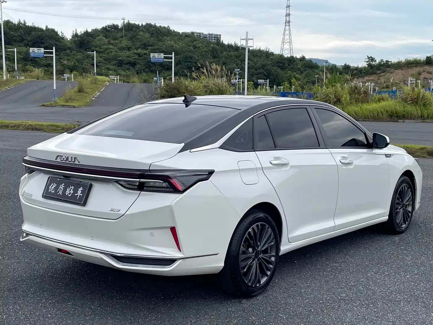 DONGFENG YI HYUN MAX