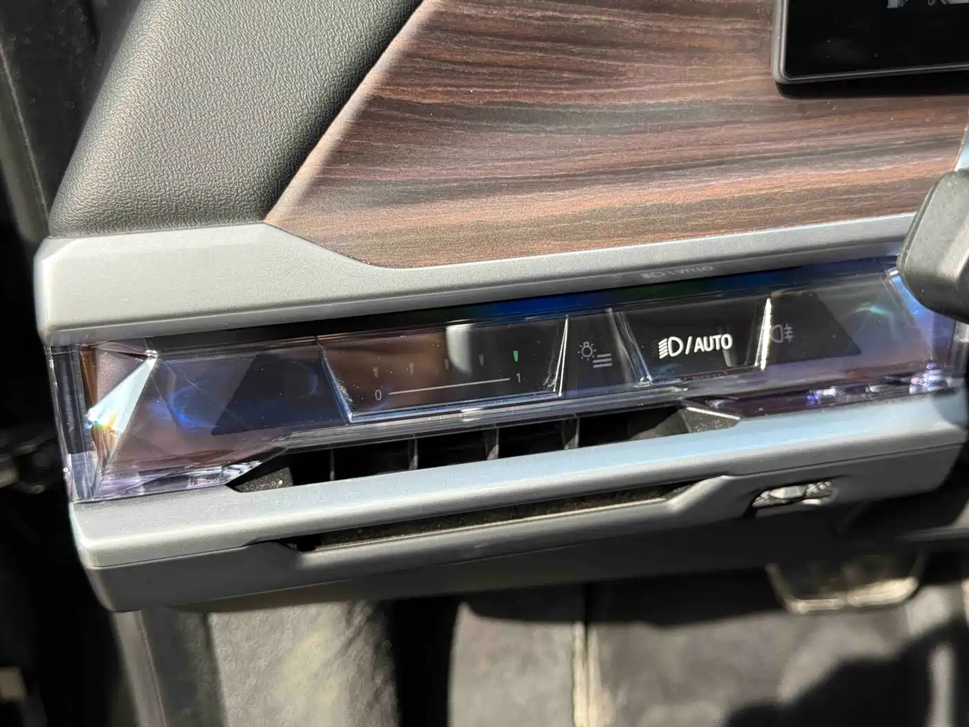 BMW 7 Series 2023 Model 735Li M Sport Package фото 25
