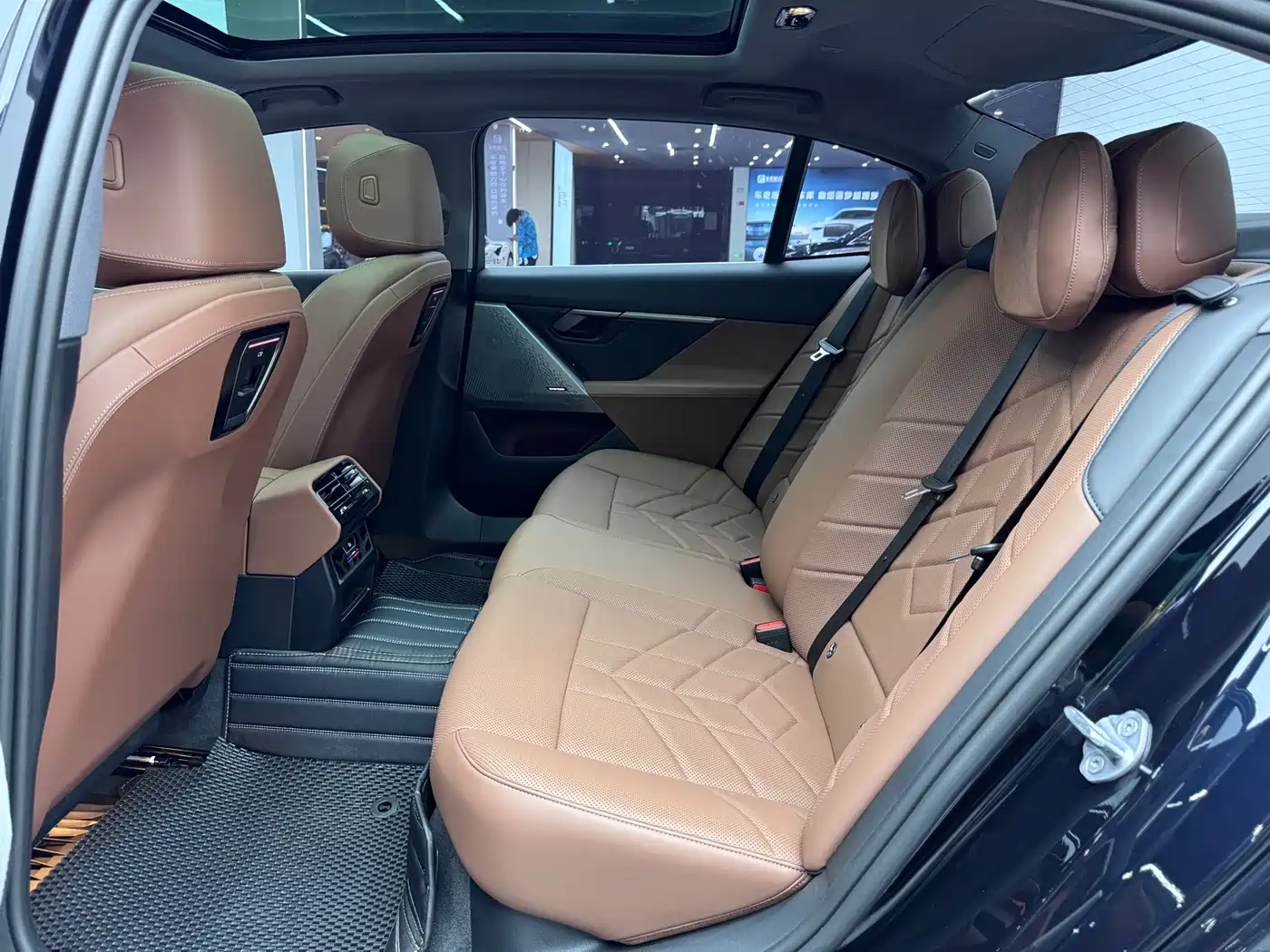 BMW 5 Series 2024 530Li Leading M Sport Package фото 6