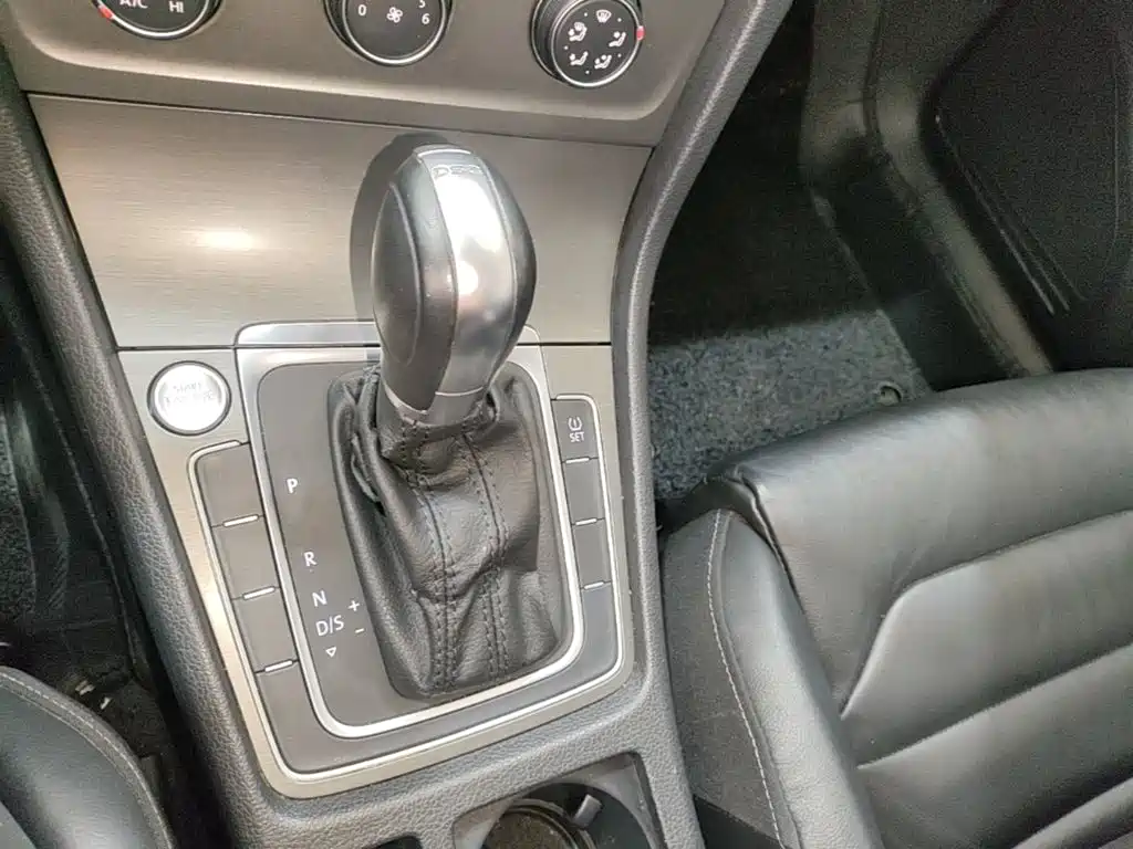 Photo 14 - Volkswagen Golf