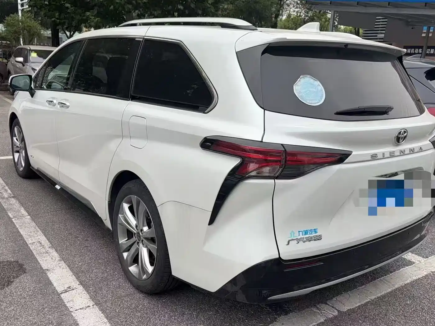 Фото 4 - Toyota Sienna