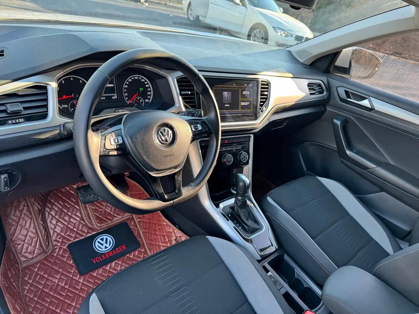 VOLKSWAGEN T ROC EXPLORING SONGS