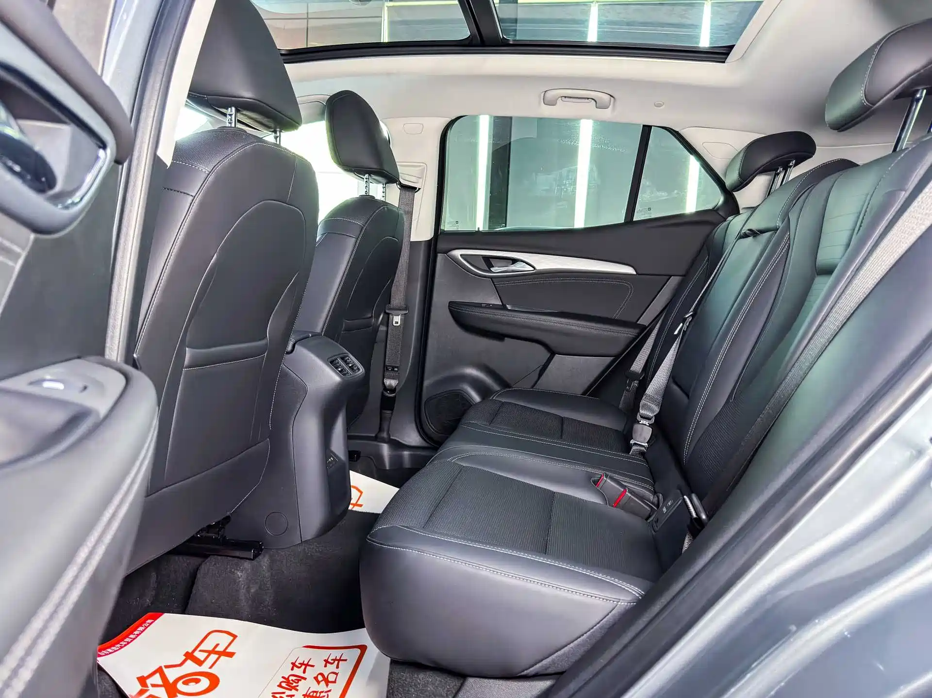 Photo 12 - Buick Envision S