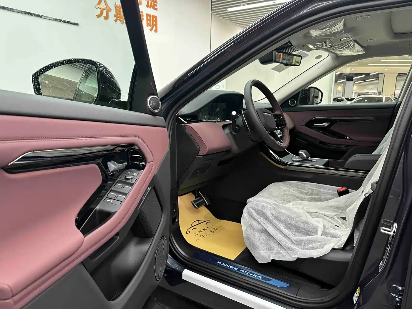 Land Rover Range Rover Evoque 2026 Range Rover Evoque L SE фото 7