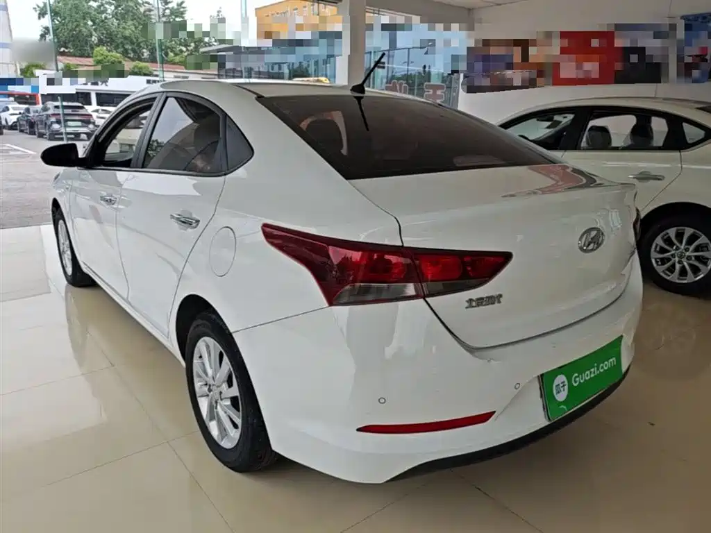 Hyundai Verna 2016 1.4L Automatic Cool Edition GLS фото 5