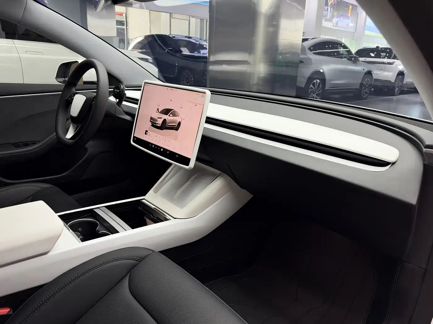 Фото 12 - Tesla Model 3