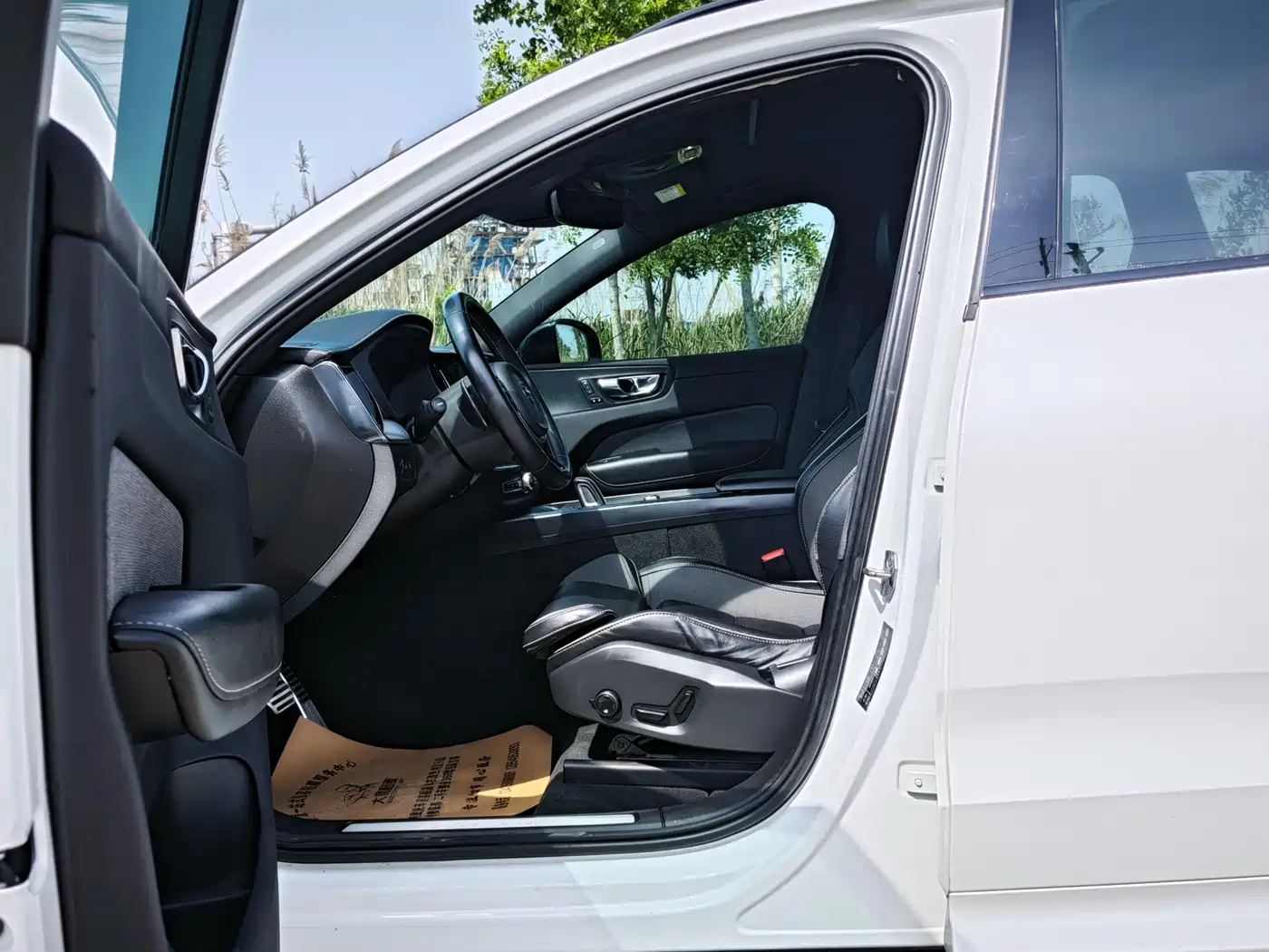 Volvo XC60 Plug-in Hybrid 2020 2019 T8 Twin Engine R-Design (China VI)