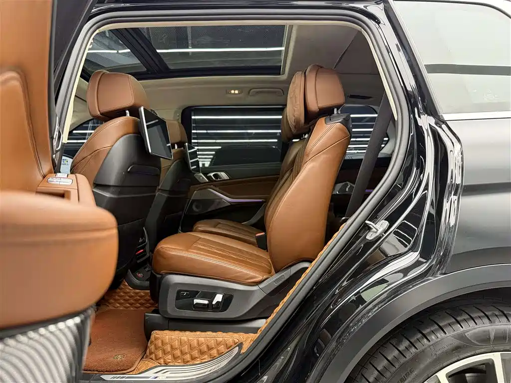 Фото 9 - BMW X7