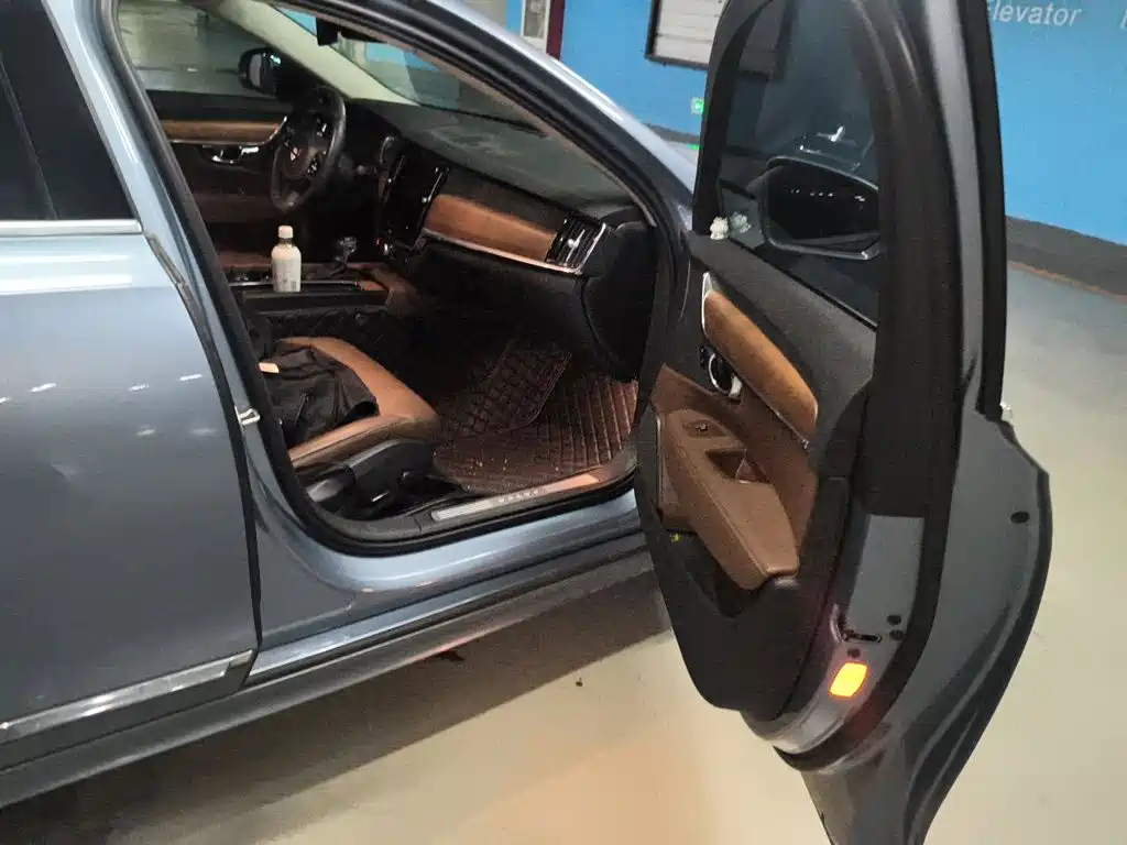 Photo 20 - Volvo S90