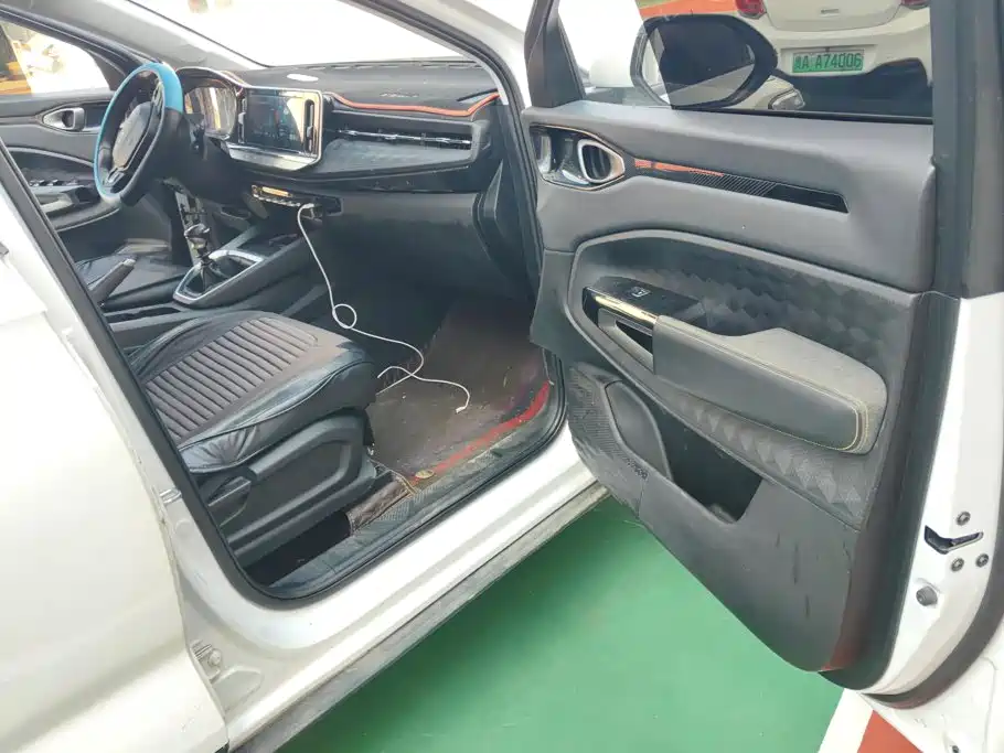 Фото 8 - Baojun RM-5