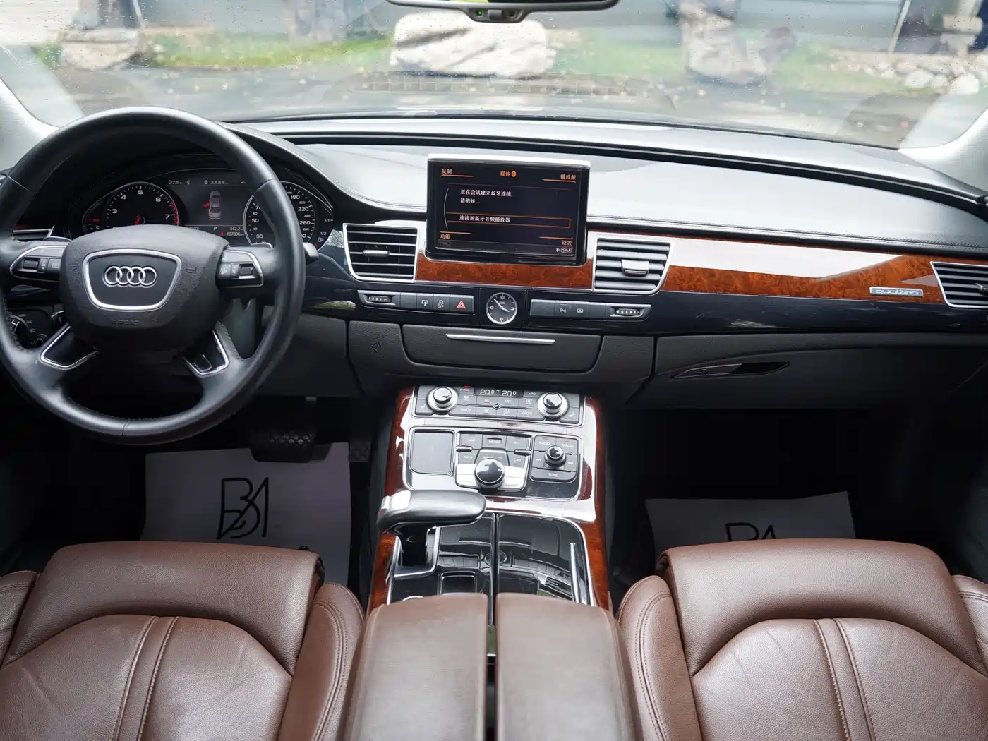 Фото 16 - Audi A8