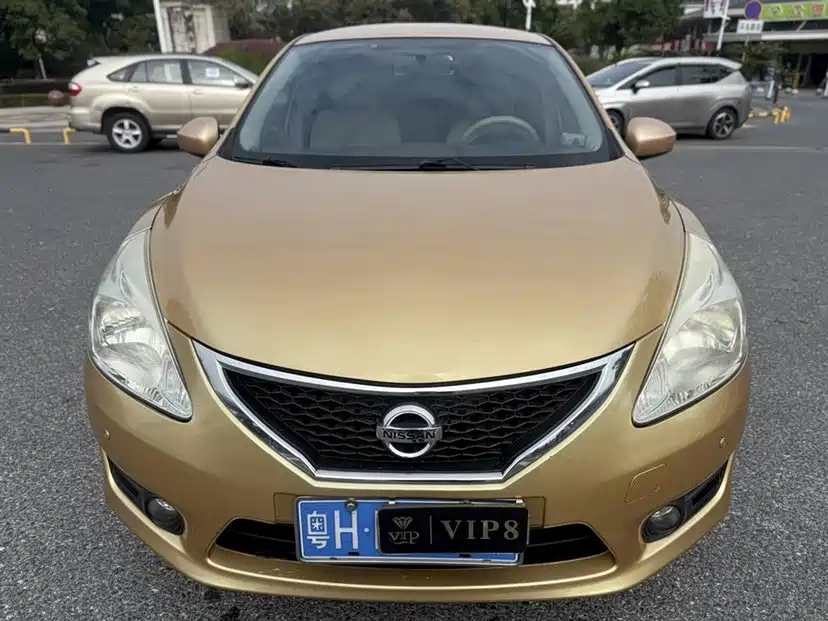 Photo 2 - Nissan Tiida