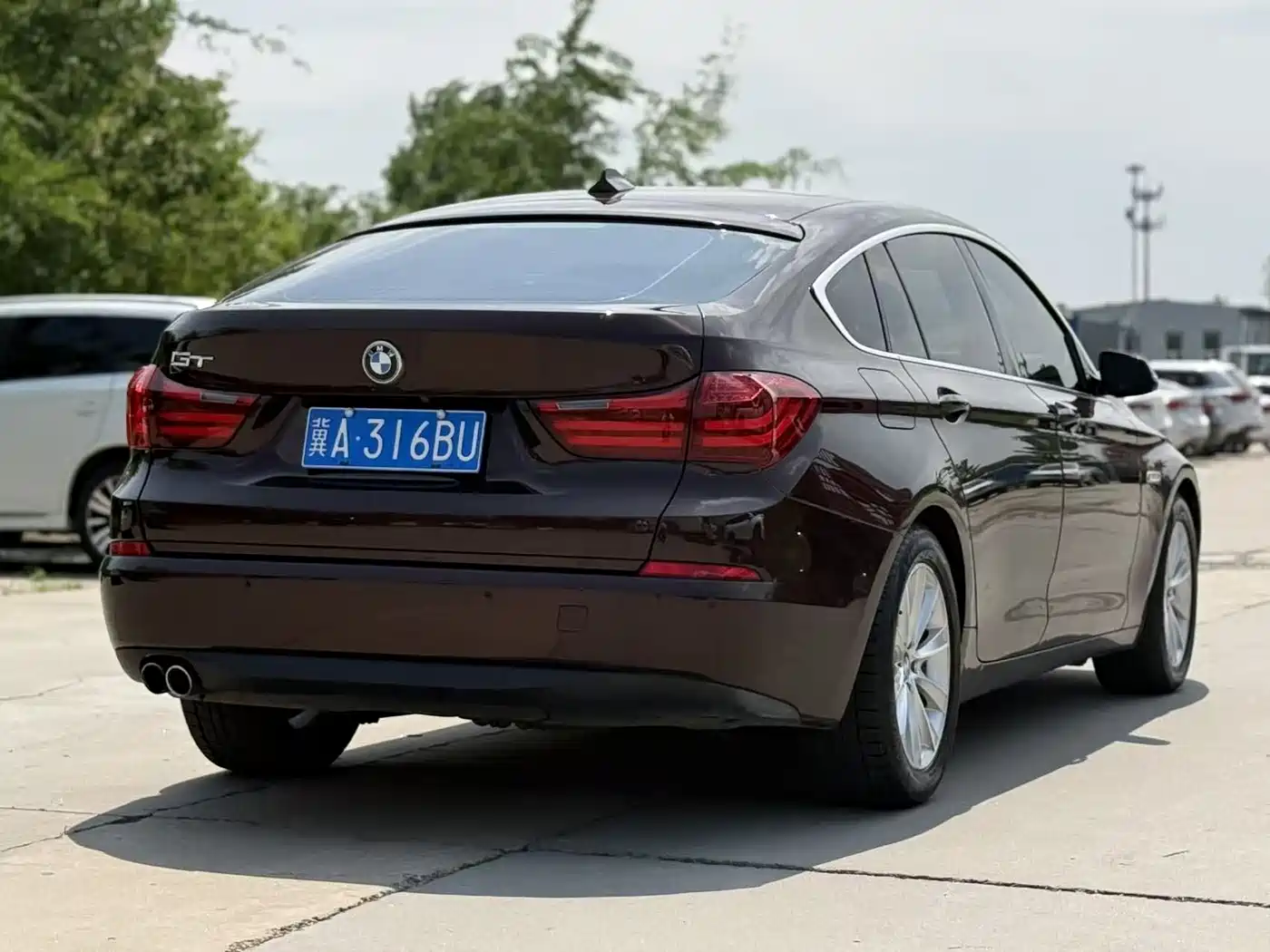 BMW 5 Series GT 2014 528i Leading фото 12