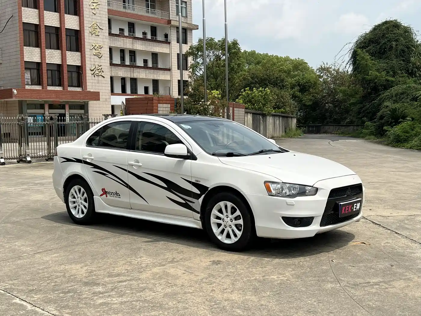 Mitsubishi Lancer EX 2012 Classic 2.0L CVT Black & White Edition фото 2