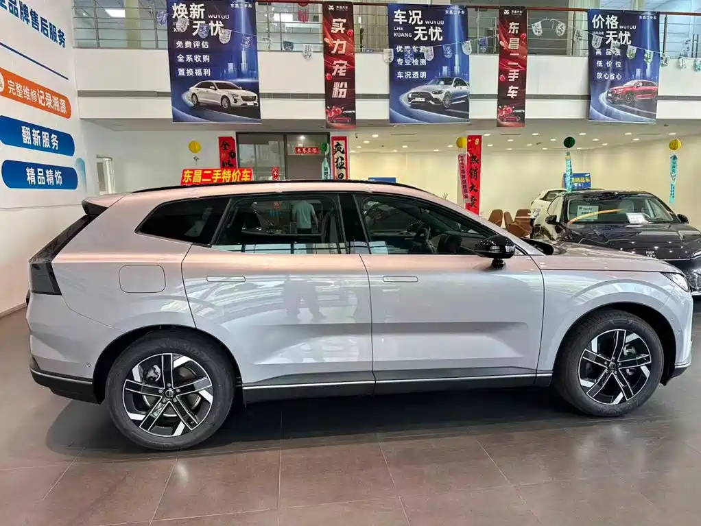 2026 Volvo XC70 Plug-in Hybrid