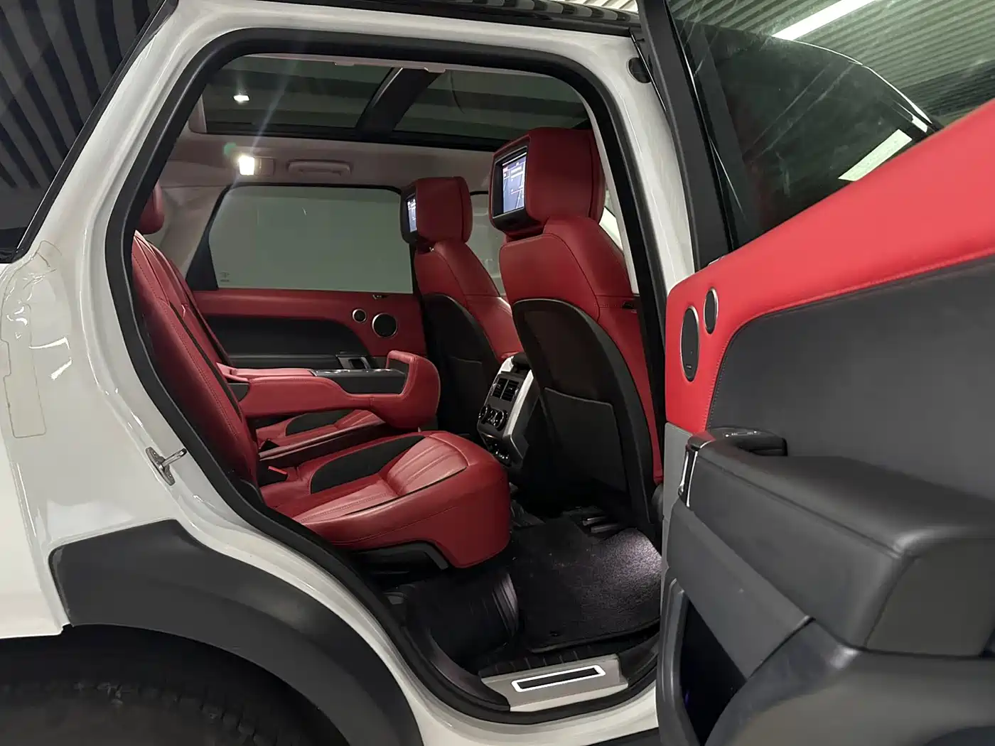 Land Rover Range Rover Sport 2021 3.0 L6 Gloss Black Edition фото 19