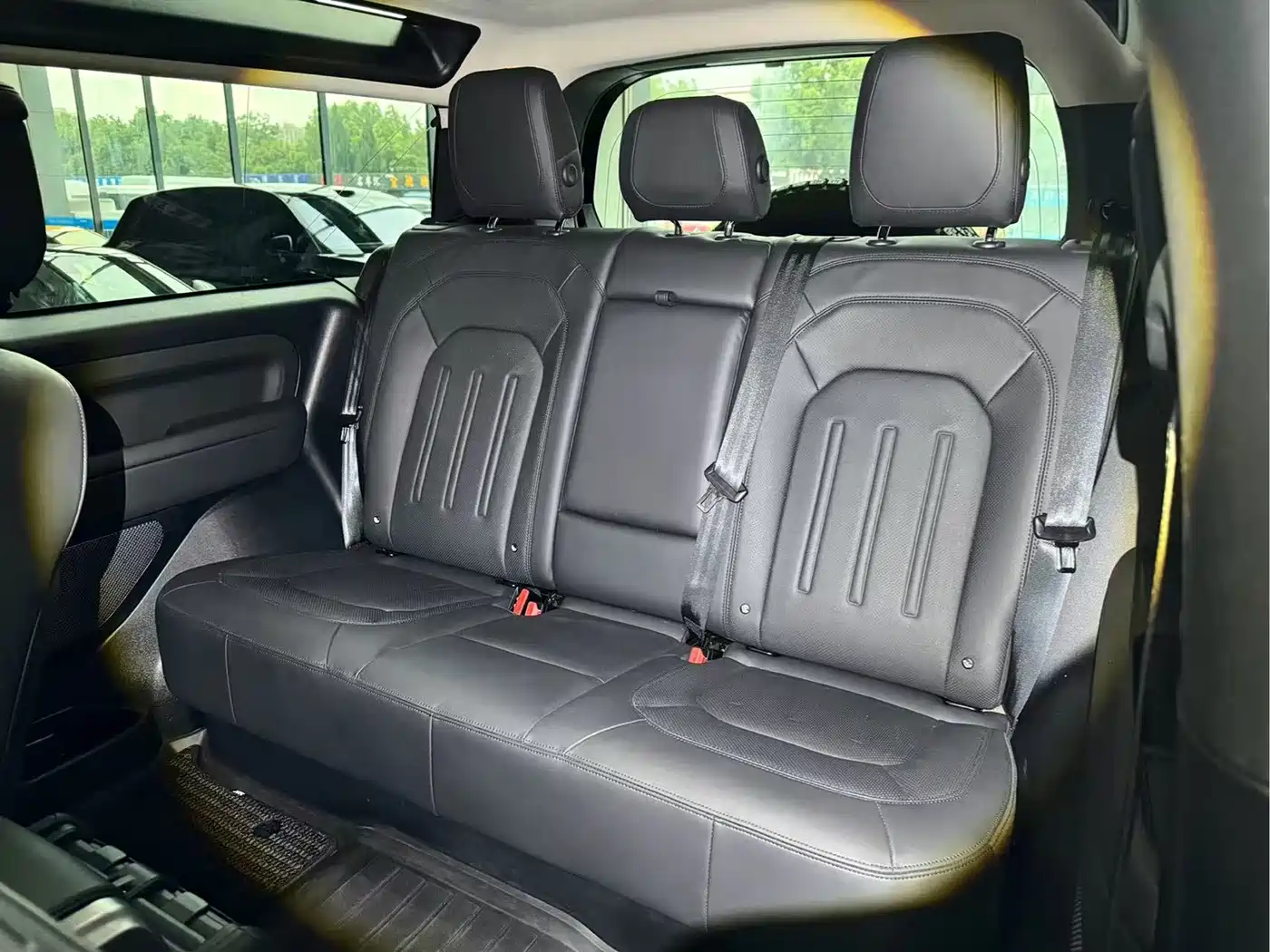 Photo 5 - Land Rover Defender