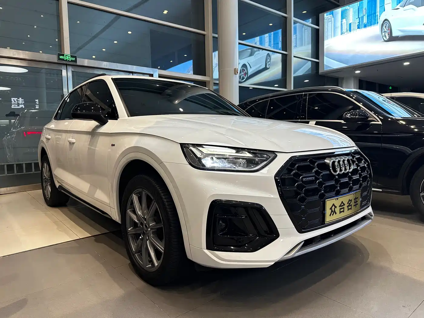 Audi Q5L 2024 Model 40 TFSI Luxury Dynamic фото 3