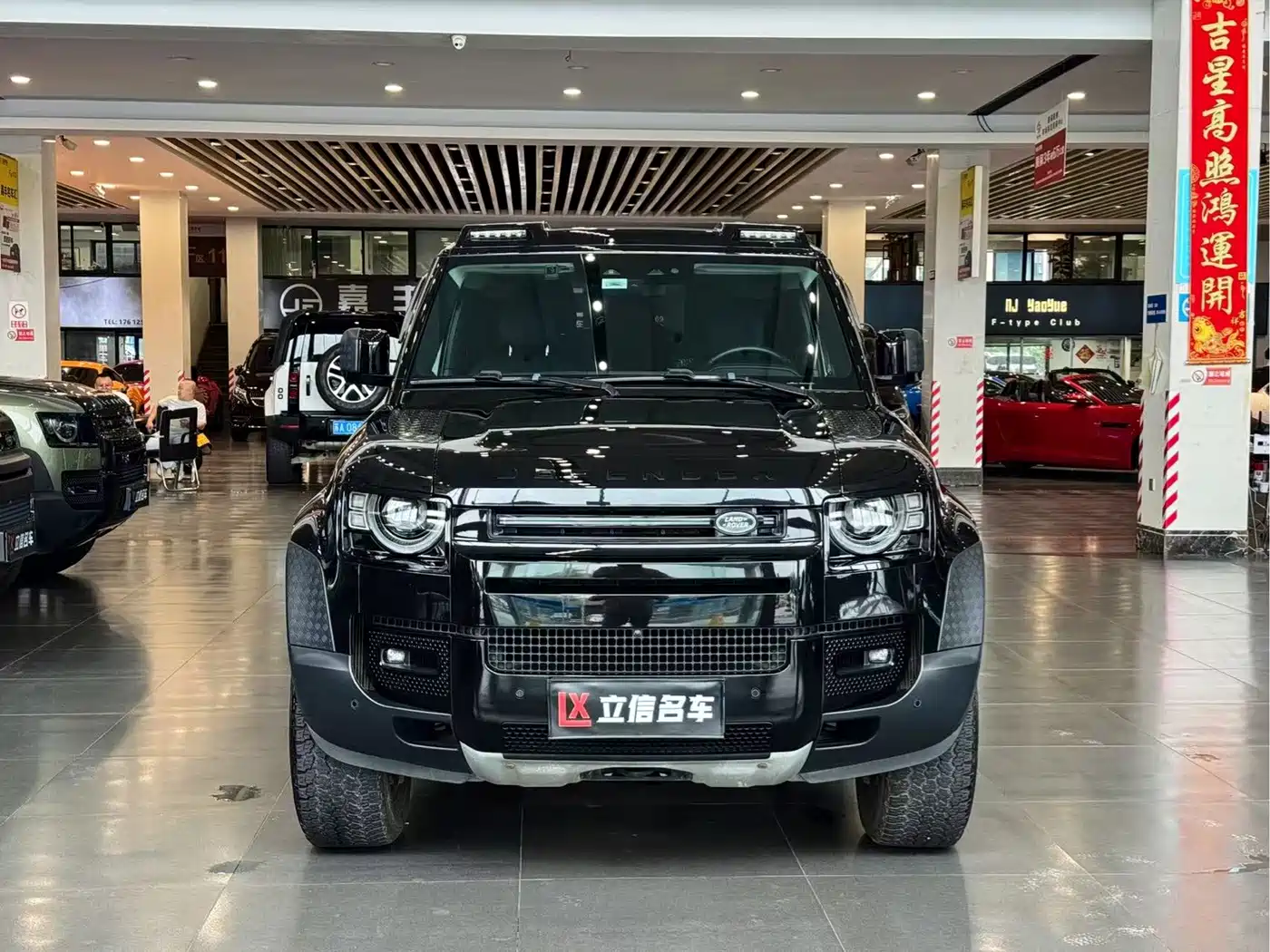 Photo 2 - Land Rover Defender