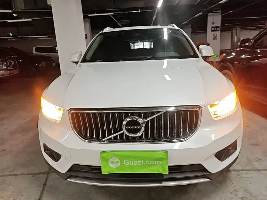 Фото 3 - Volvo XC40