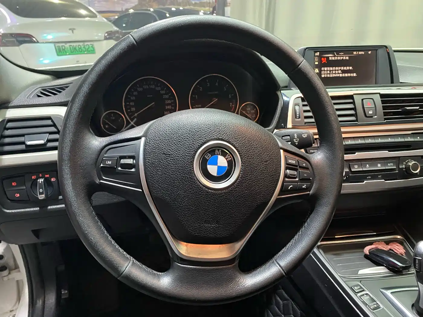 BMW 3 Series 2015 316i Progressive фото 10