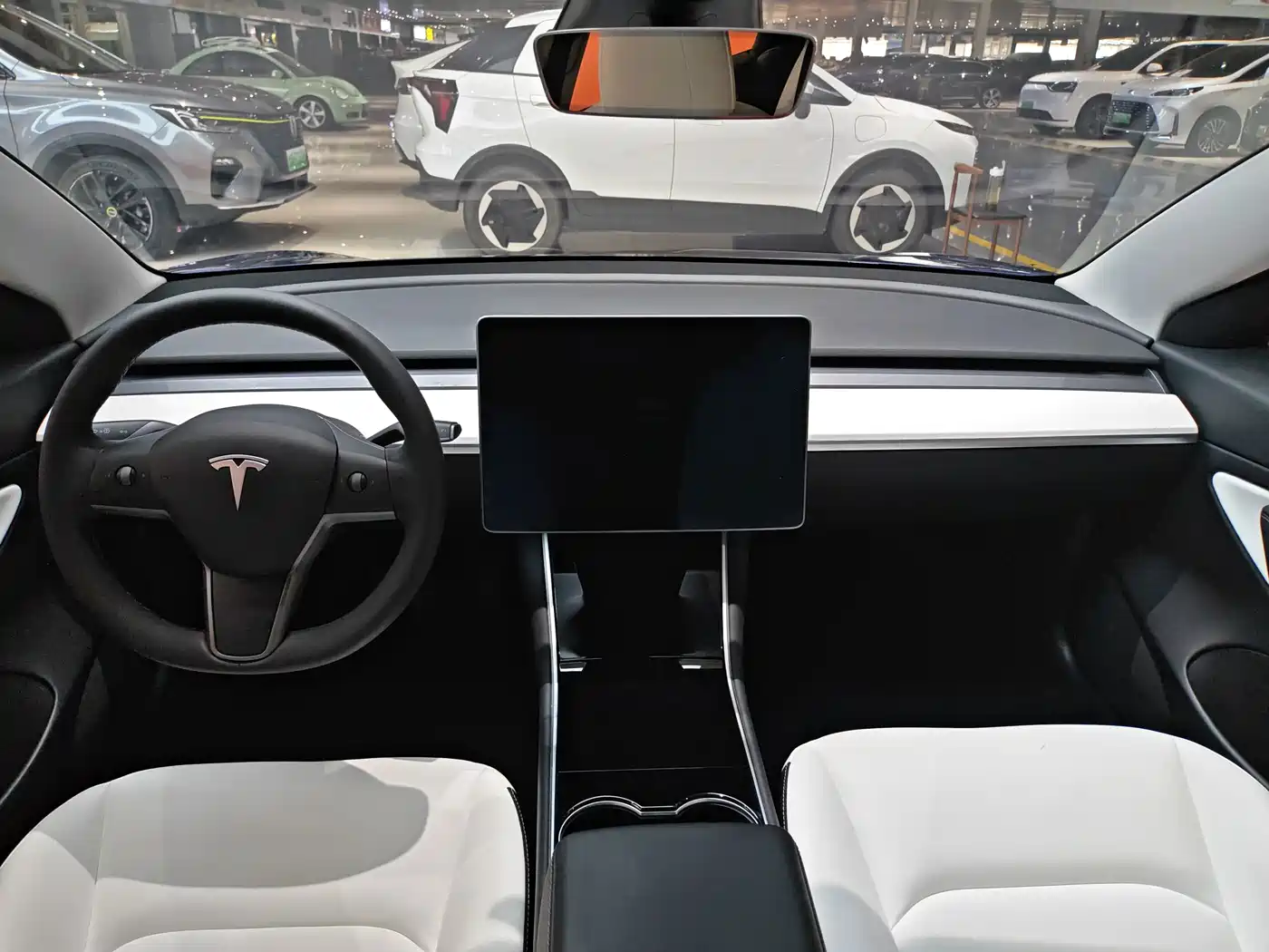Фото 9 - Tesla Model 3