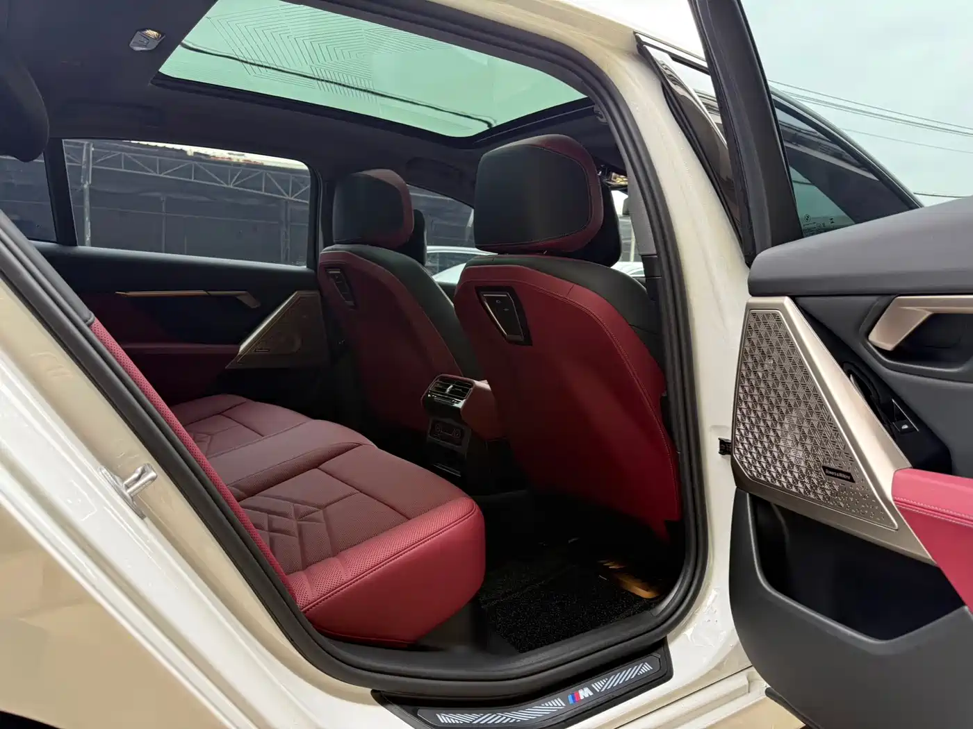 BMW 5 Series 2025 530Li Premium M Sport Package фото 13