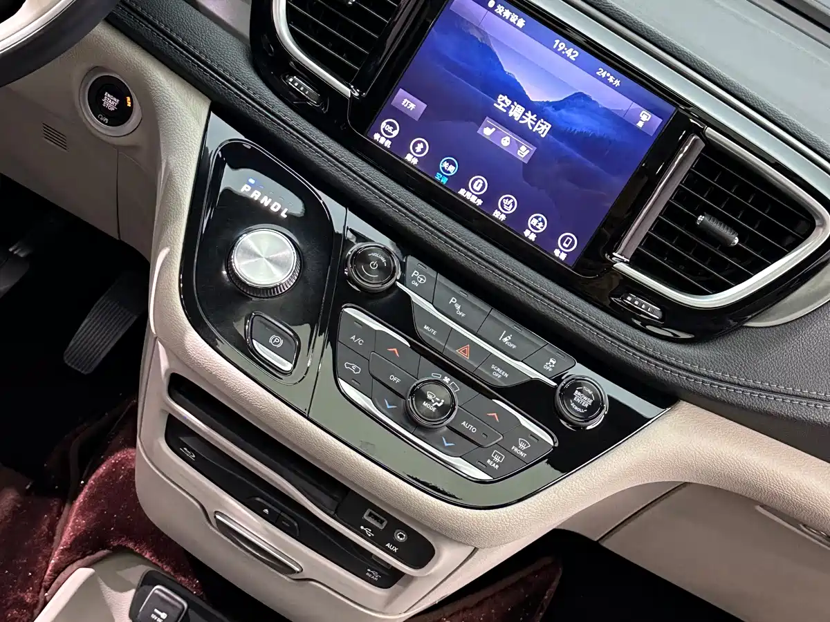 Chrysler Pacifica 2020 2017 3.6L Premium Edition