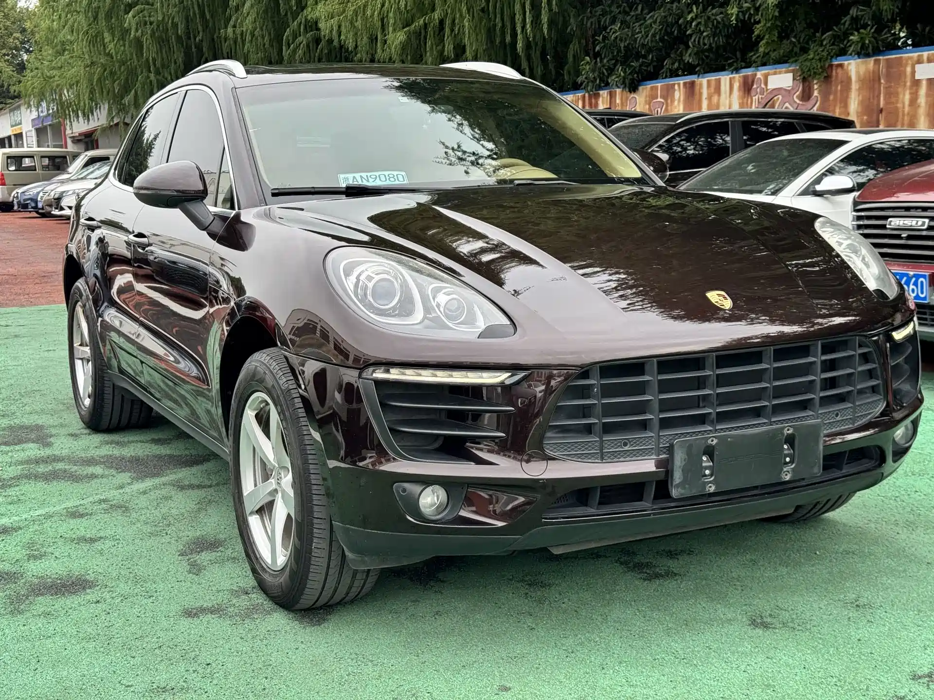 Photo 2 - Porsche Macan