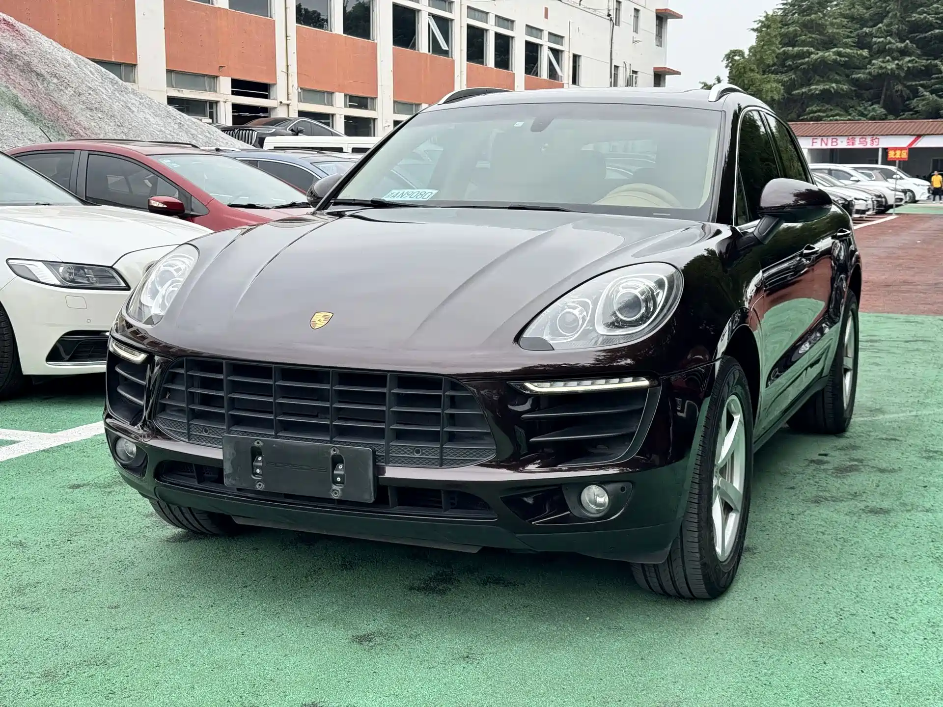 Photo 3 - Porsche Macan