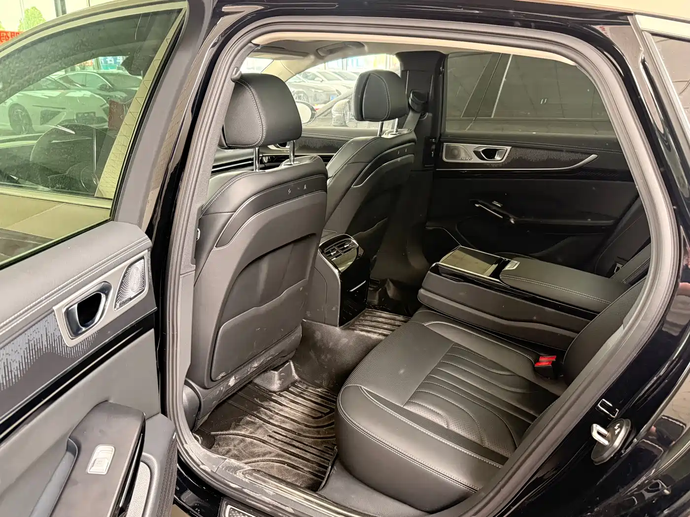 Hongqi H9 2024 2.0T Qi Enjoy Luxury Business Edition фото 4