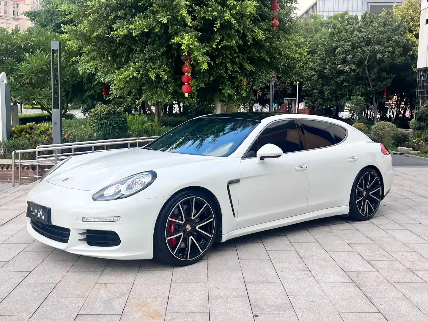Фото 1 - Porsche Panamera