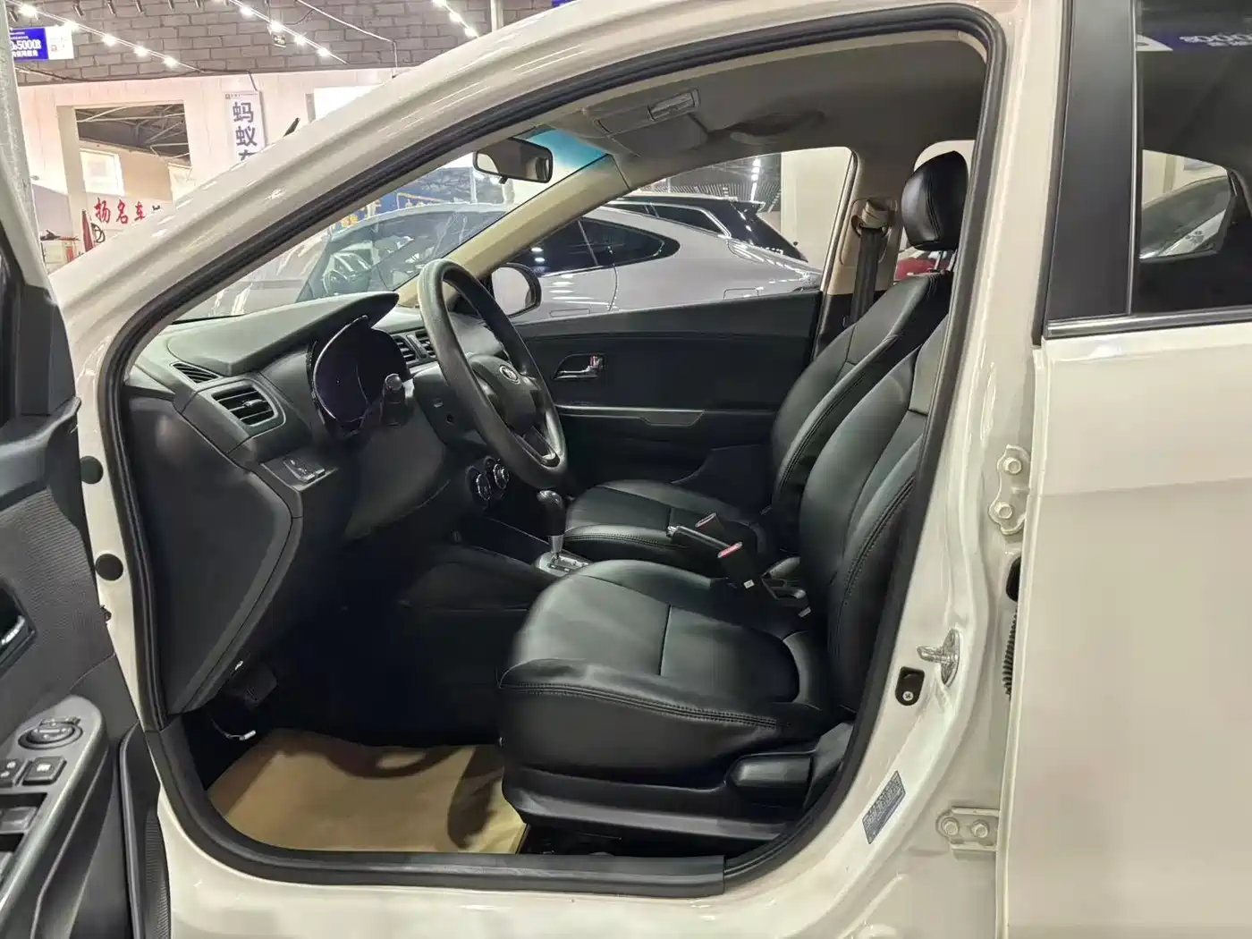 Kia K2 2012 2012 Sedan 1.4L AT GLS Commemorative Edition