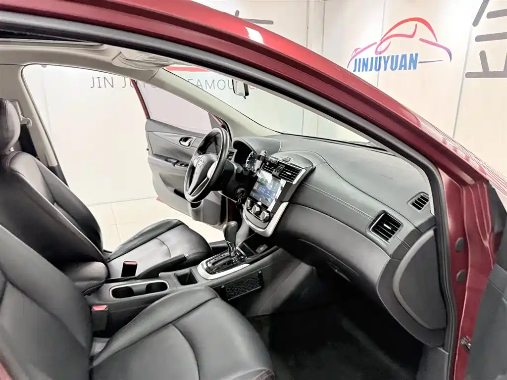Photo 17 - Nissan Tiida