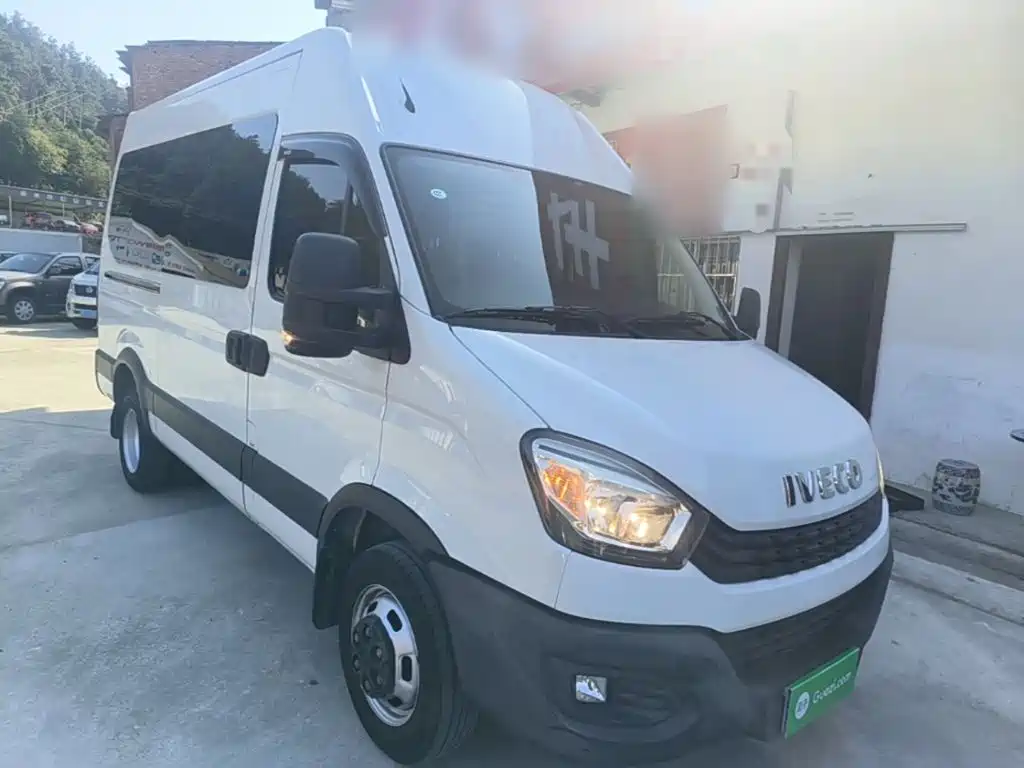 Iveco Daily 2022 2021 2.0T Manual Chaorui Long Wheelbase Short Overhang High Roof Sliding Door F1A
