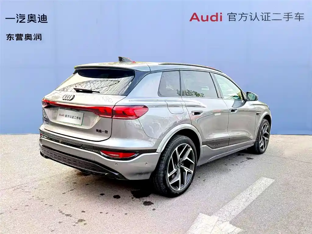 AUDI Q6L E TRON